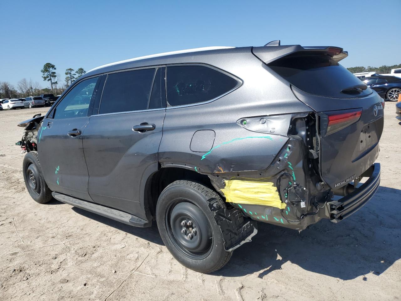 2022 TOYOTA HIGHLANDER XLE VIN:5TDGZRAH8NS557577