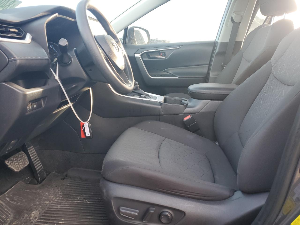 2024 TOYOTA RAV4 XLE VIN:2T3RWRFV9RW213082