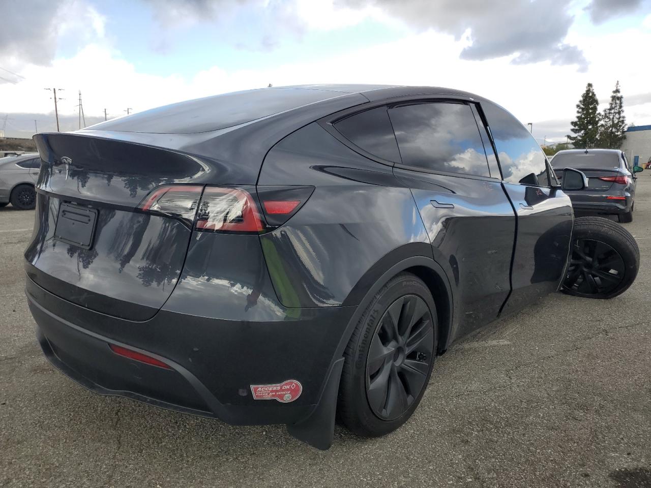 2024 TESLA MODEL Y  VIN:7SAYGDED0RF111859