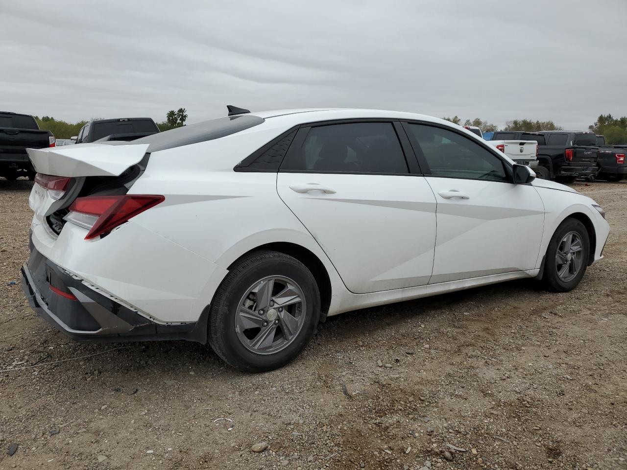 2024 HYUNDAI ELANTRA SE VIN:KMHLL4DG4RU817170