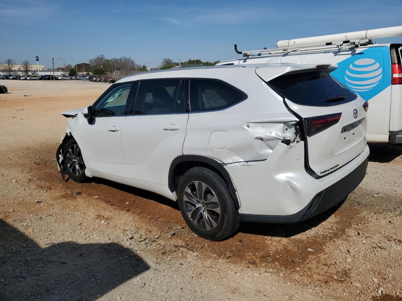 2022 TOYOTA HIGHLANDER XLE VIN:5TDGZRAH9NS092131