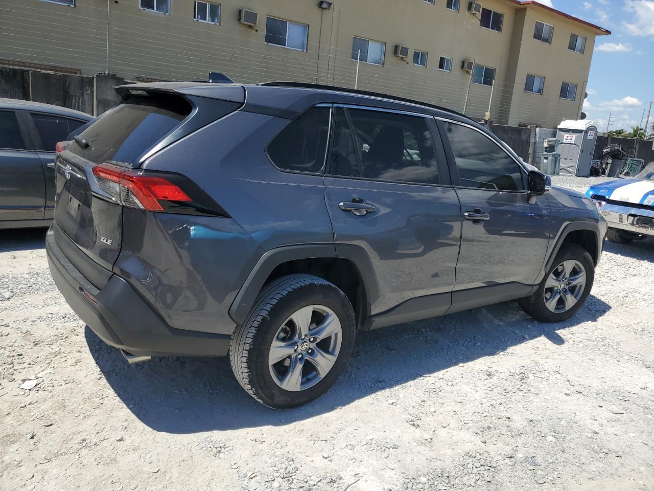 2022 TOYOTA RAV4 XLE VIN:2T3W1RFV3NW215714