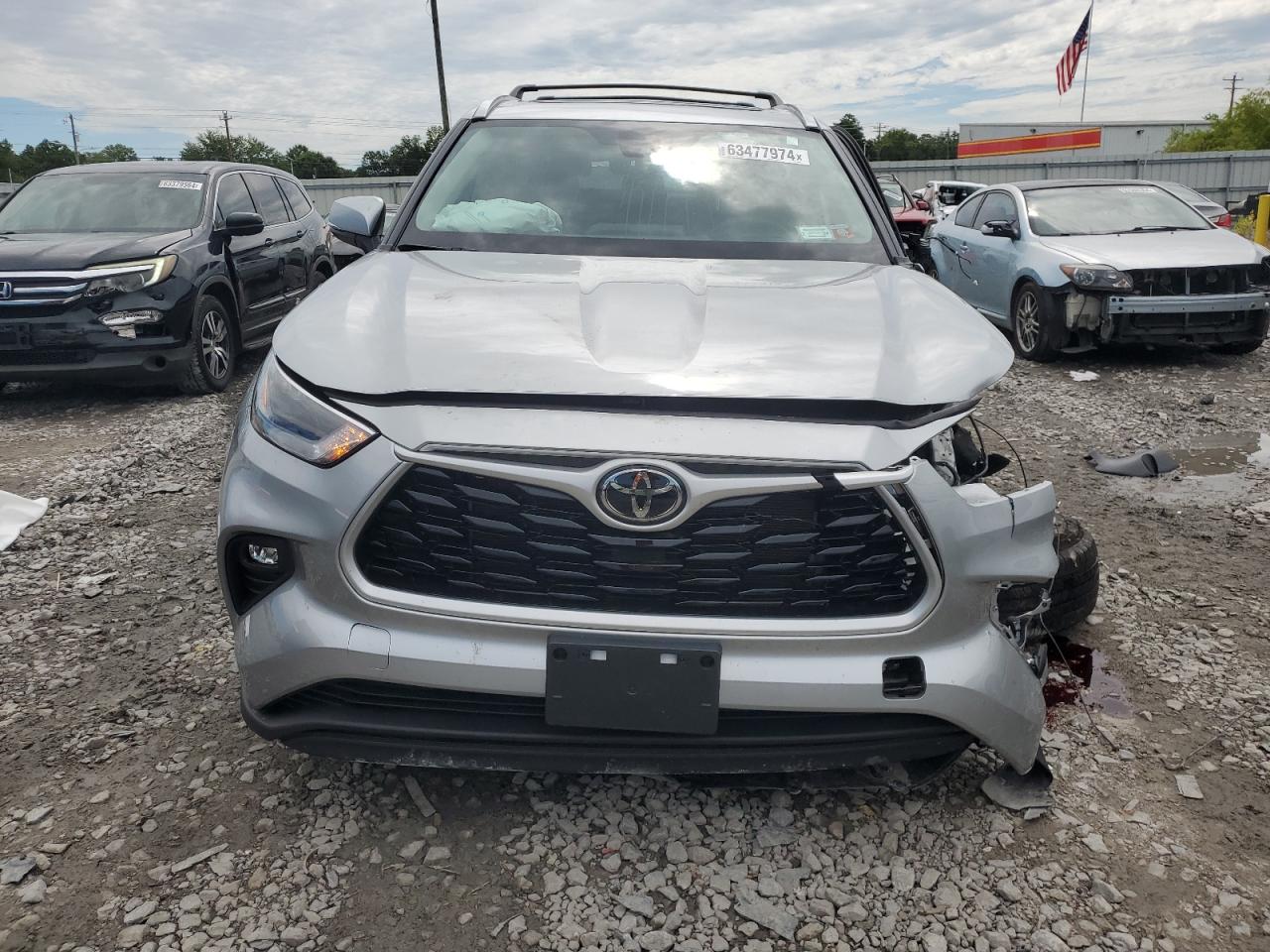 2022 TOYOTA HIGHLANDER XLE VIN:5TDGZRBHXNS581653