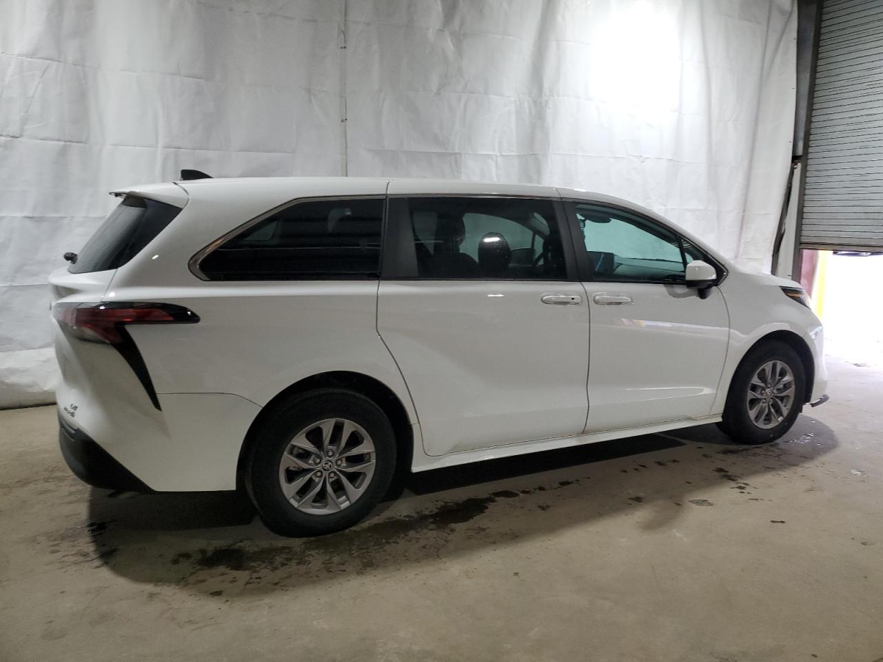 2022 TOYOTA SIENNA LE VIN:5TDKRKEC8NS121456