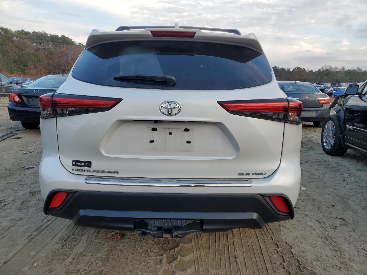 2022 TOYOTA HIGHLANDER XLE VIN:5TDGZRBH1NS165345