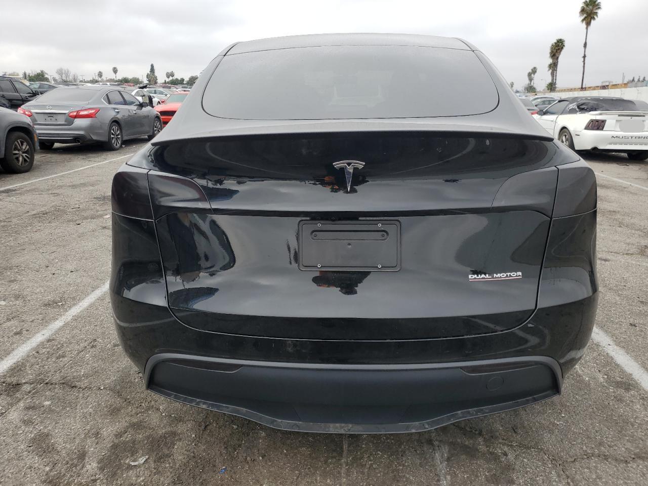 2024 TESLA MODEL Y  VIN:7SAYGDEF0RF057092