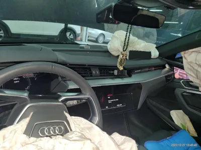 2022 Audi e-tron VIN: