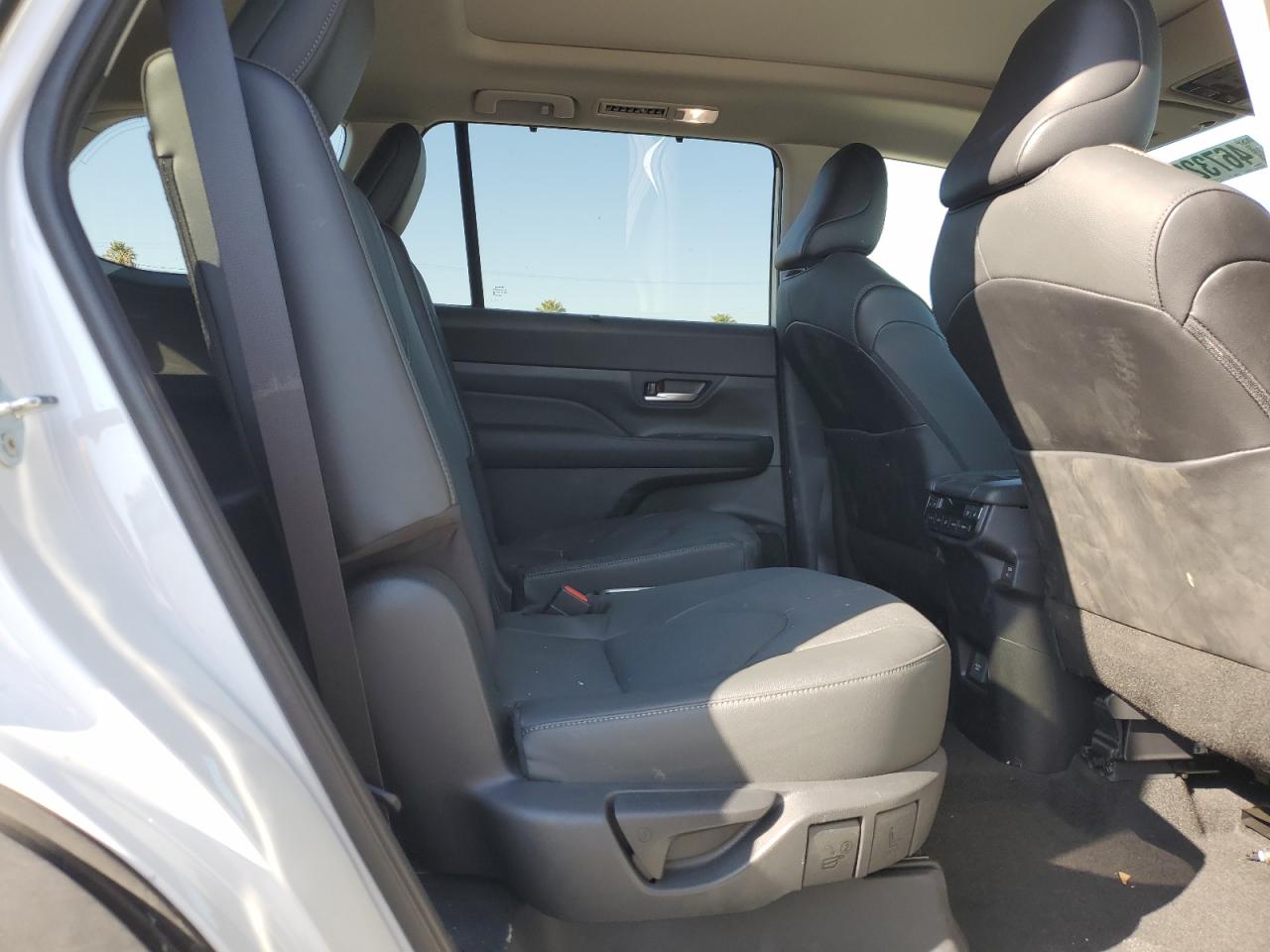 2024 TOYOTA GRAND HIGHLANDER XLE VIN:5TDAAAB52RS063837