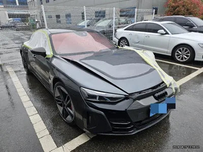 2022 Audi e-tron VIN: