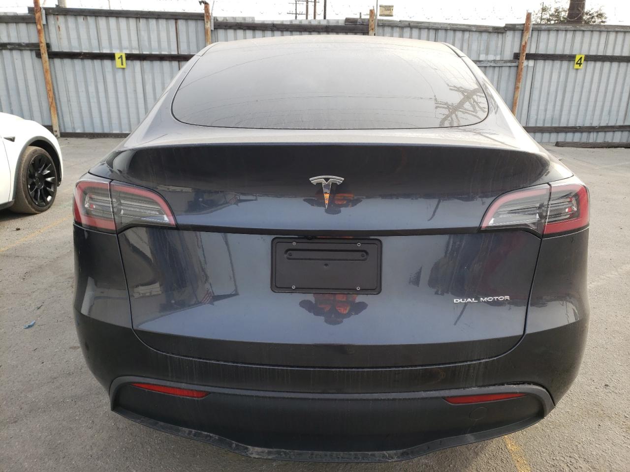 2024 TESLA MODEL Y  VIN:7SAYGDEE0RA256700