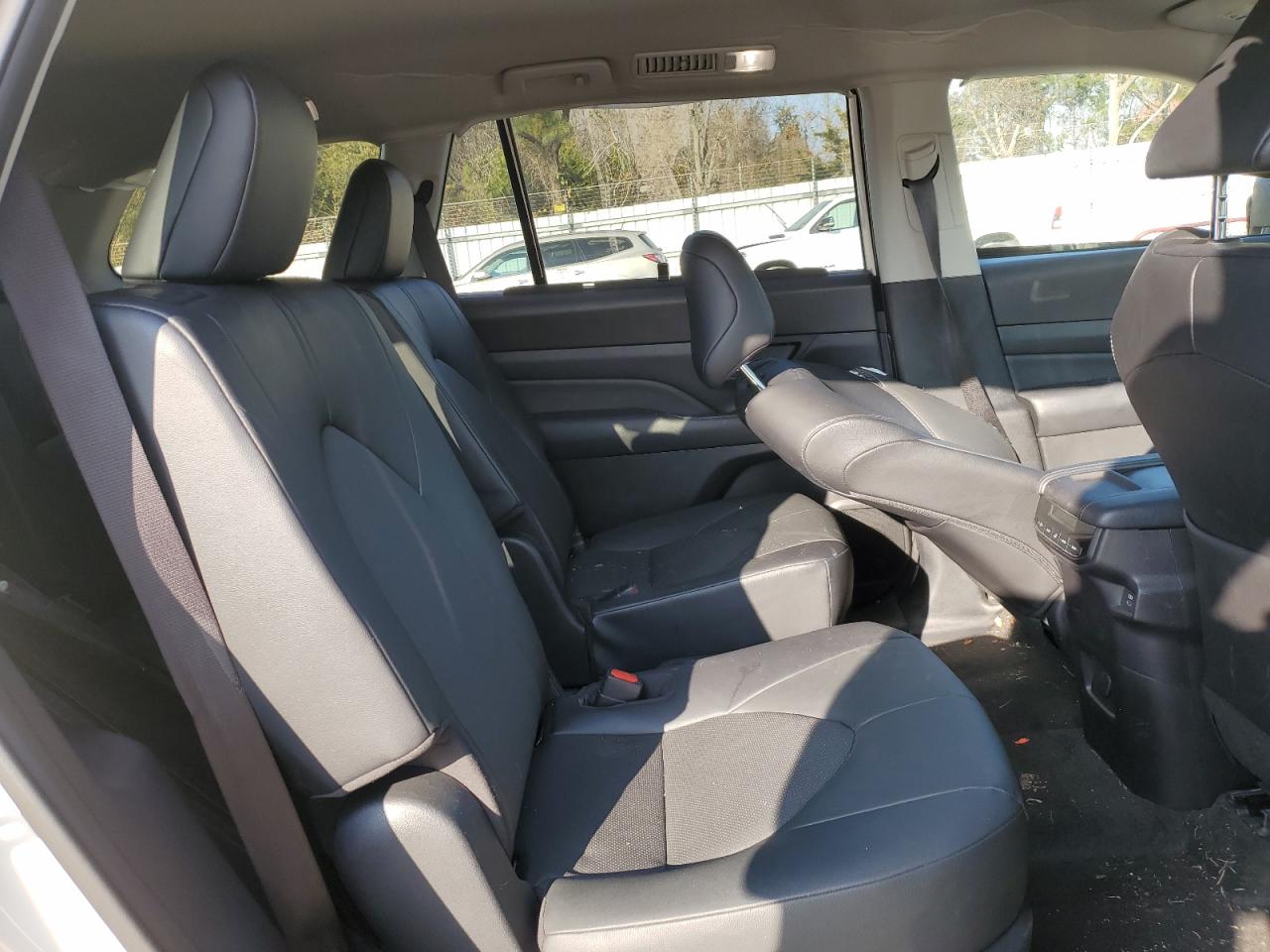 2024 TOYOTA GRAND HIGHLANDER XLE VIN:5TDAAAB59RS008558