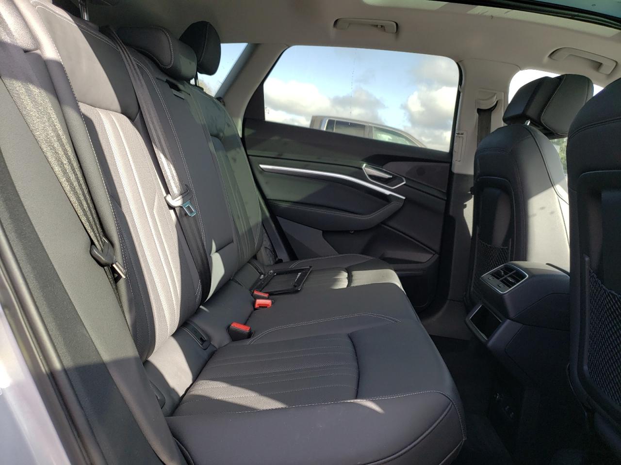 2022 AUDI E-TRON PREMIUM PLUS VIN:WA1LAAGE2NB024937
