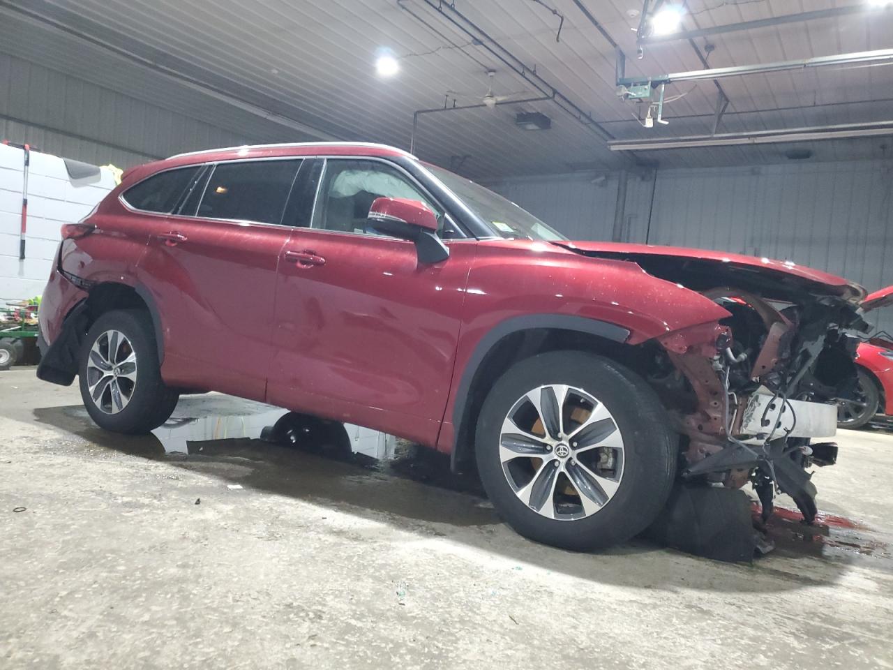 2022 TOYOTA HIGHLANDER XLE VIN:5TDGZRBH0NS591866