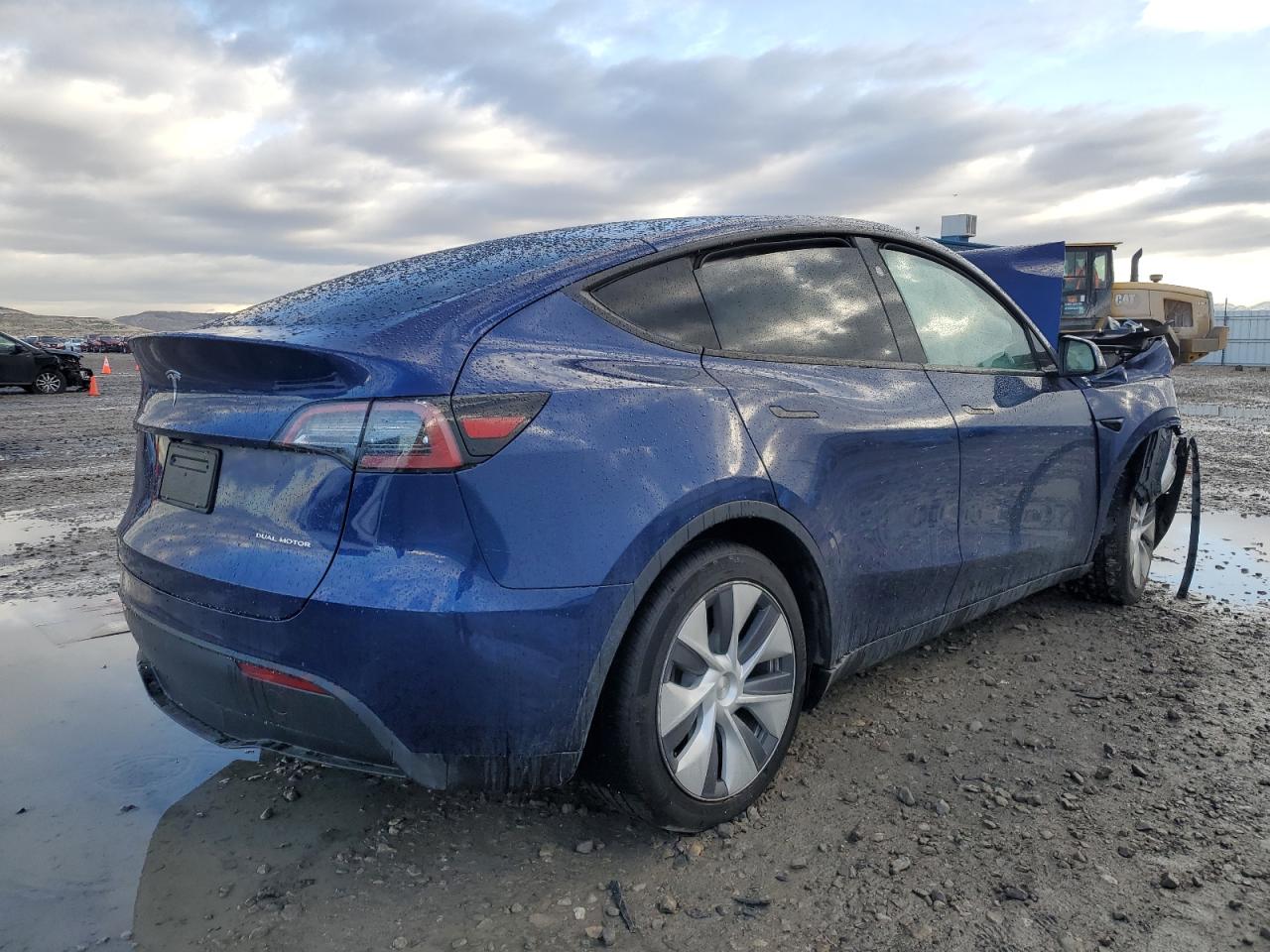 2024 TESLA MODEL Y  VIN:7SAYGAEE1RF072951