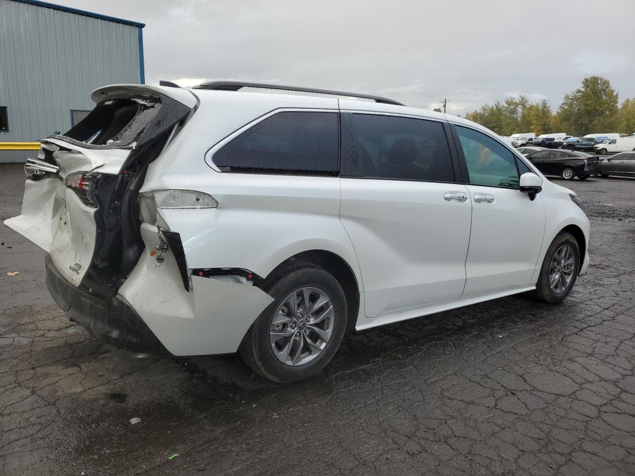 2022 TOYOTA SIENNA XLE VIN:5TDJRKEC6NS125999