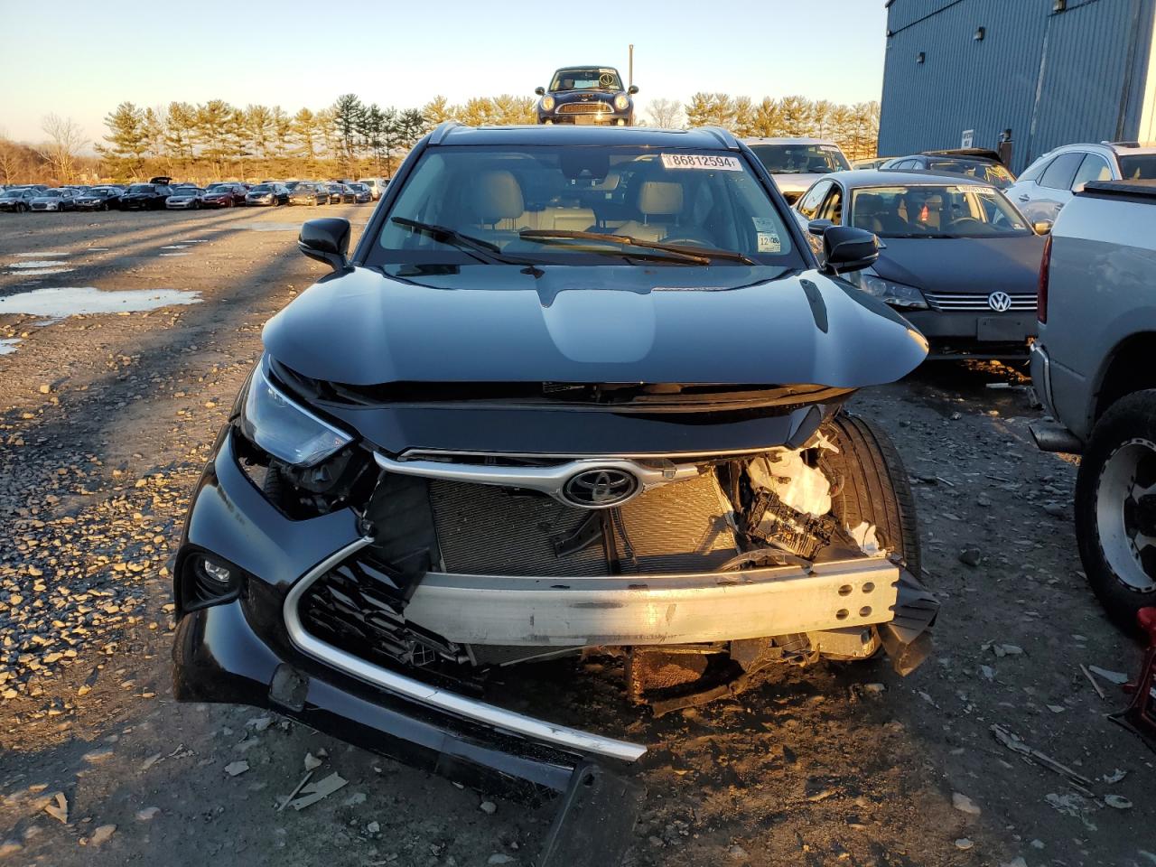 2022 TOYOTA HIGHLANDER XLE VIN:5TDGZRBH5NS176851