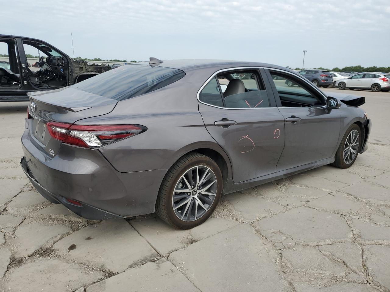 2022 TOYOTA CAMRY XLE VIN:4T1F11BK2NU057582