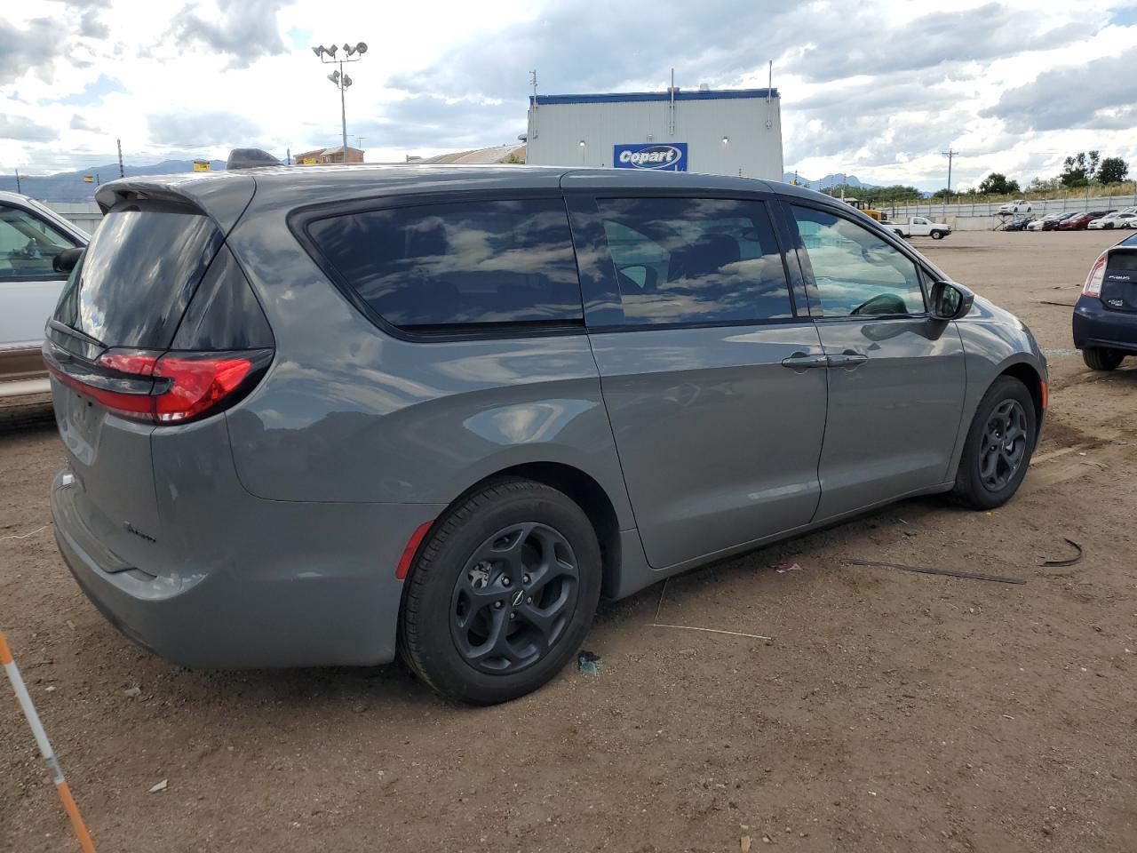 2022 CHRYSLER PACIFICA HYBRID TOURING L VIN:2C4RC1L7XNR232647