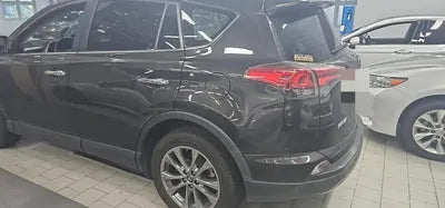 2018 Toyota RAV4 VIN: