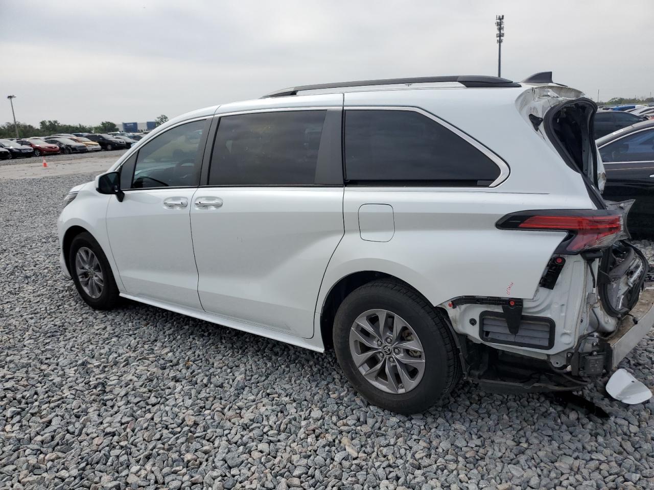 2022 TOYOTA SIENNA XLE VIN:5TDJRKEC9NS101700