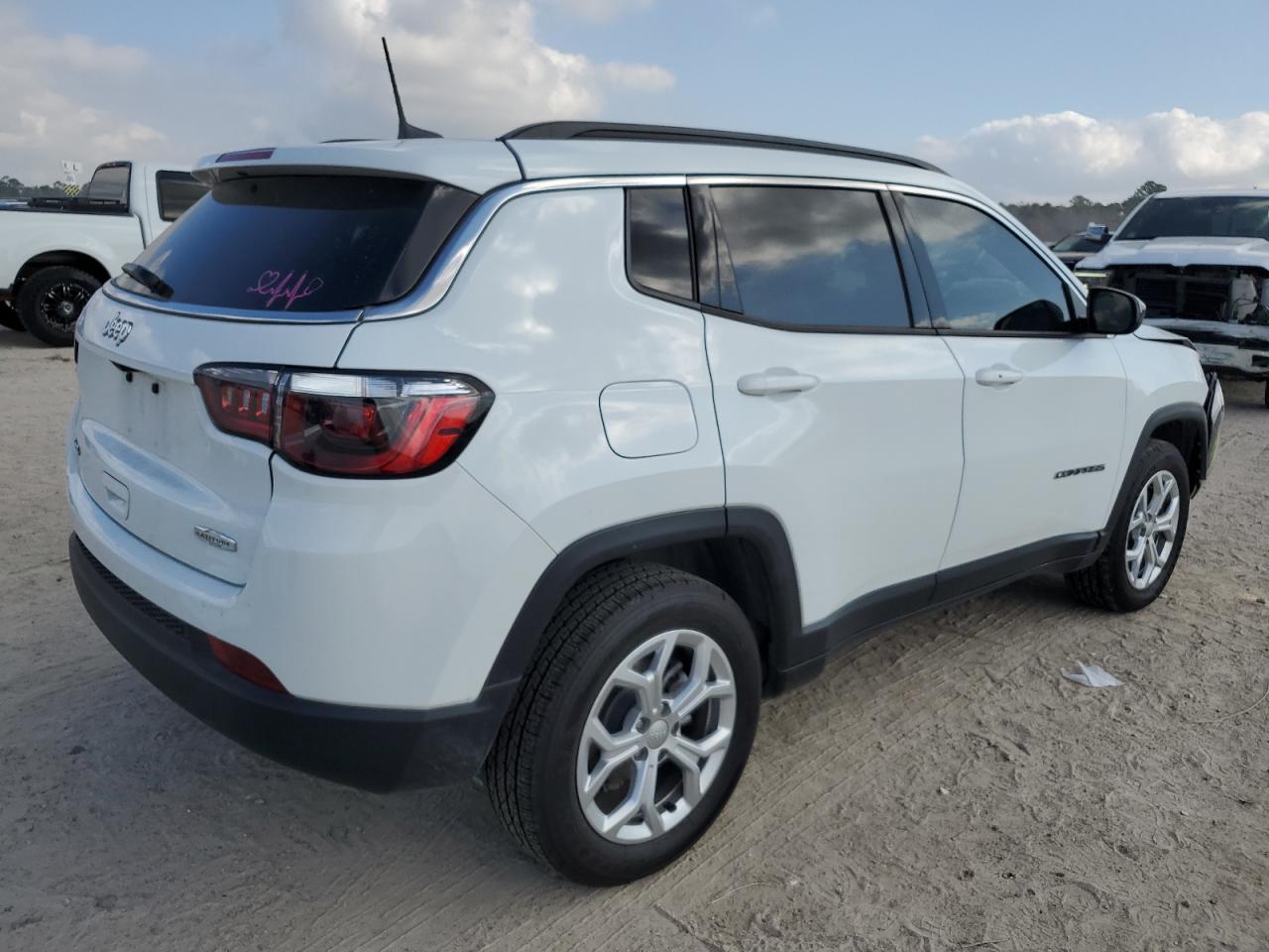 2024 JEEP COMPASS LATITUDE VIN:3C4NJDBN7RT155213