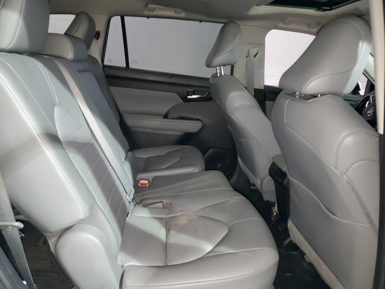 2022 TOYOTA HIGHLANDER XLE VIN:5TDGZRBH3NS565018