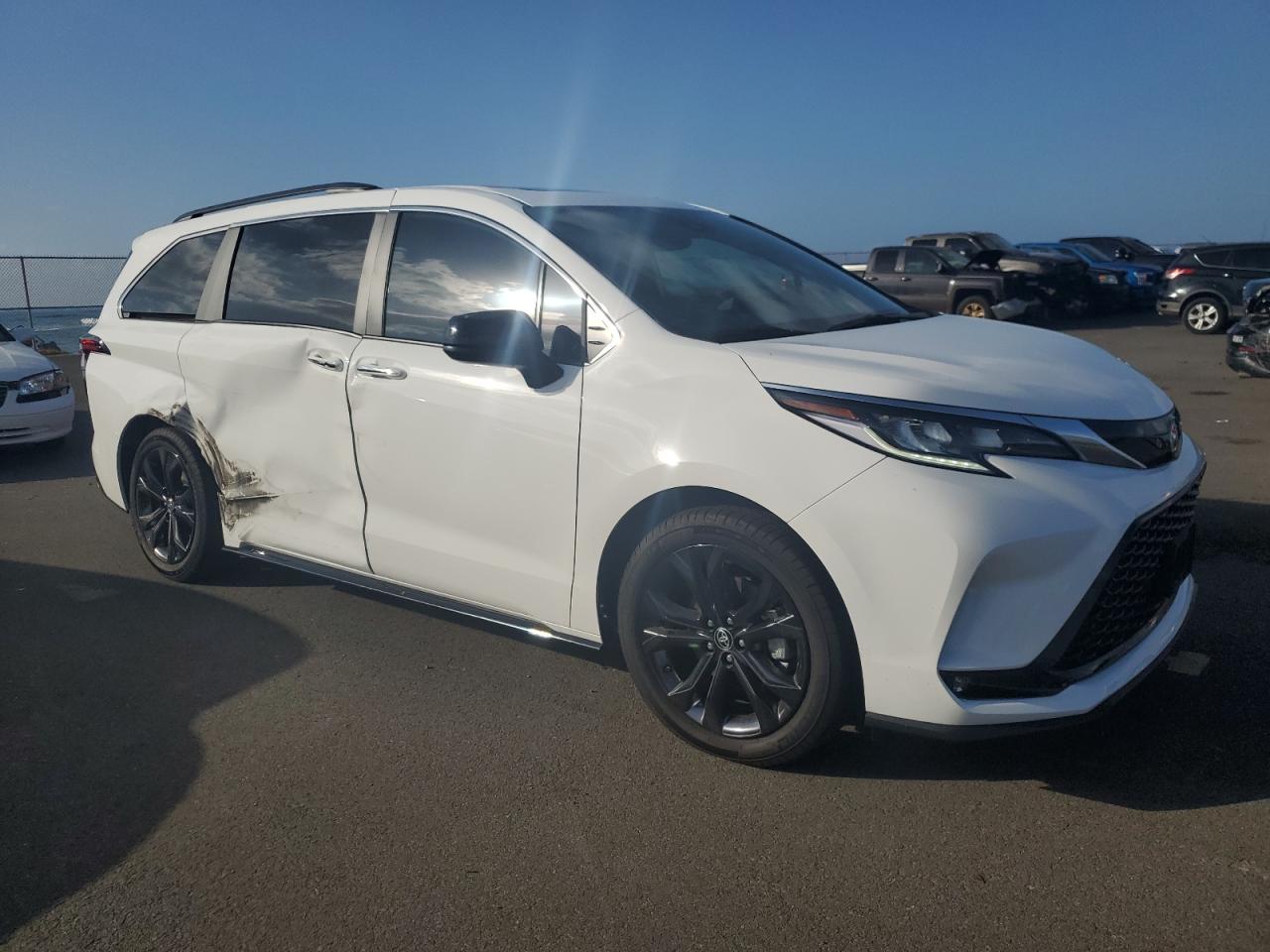 2024 TOYOTA SIENNA XSE VIN:5TDXRKEC1RS218431