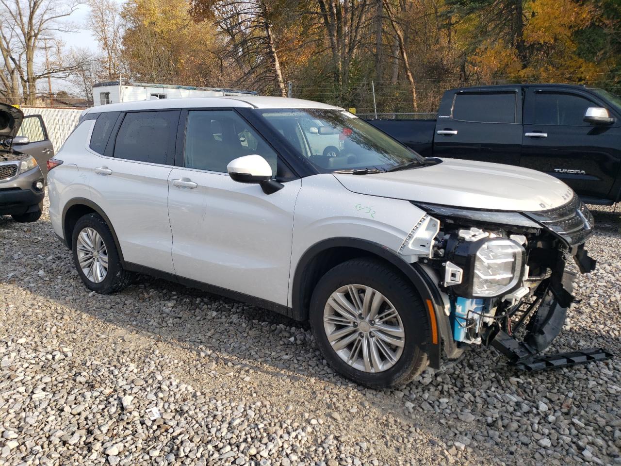 2024 MITSUBISHI OUTLANDER ES VIN:JA4J4UA82RZ063396