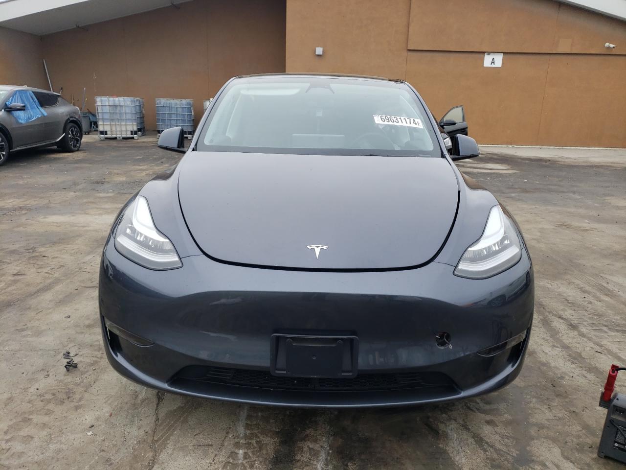 2022 TESLA MODEL Y  VIN:7SAYGAEE8NF570025