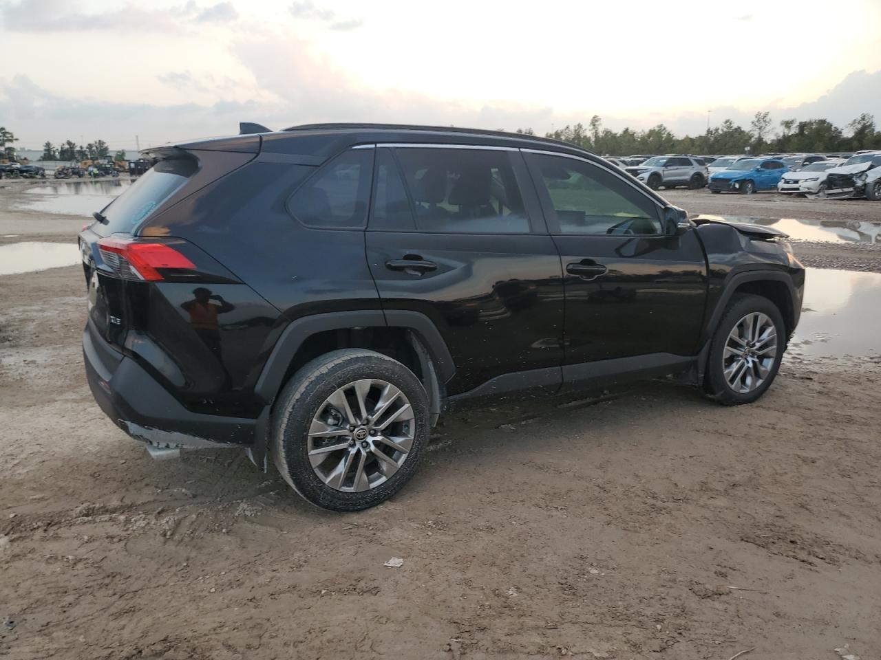 2022 TOYOTA RAV4 XLE PREMIUM VIN:2T3C1RFV8NC205913