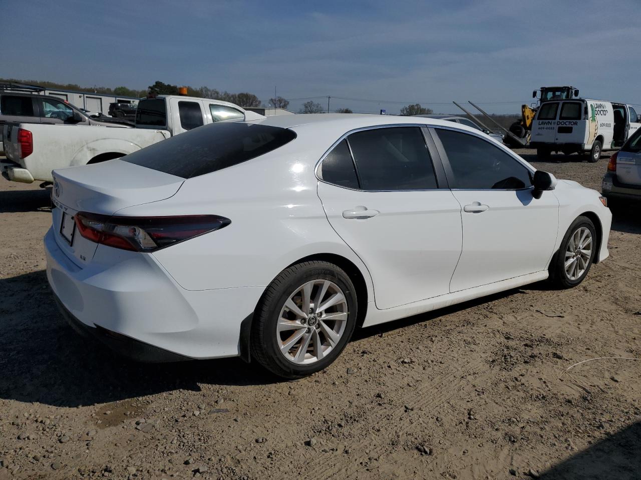 2022 TOYOTA CAMRY LE VIN:4T1R11AK9NU642089