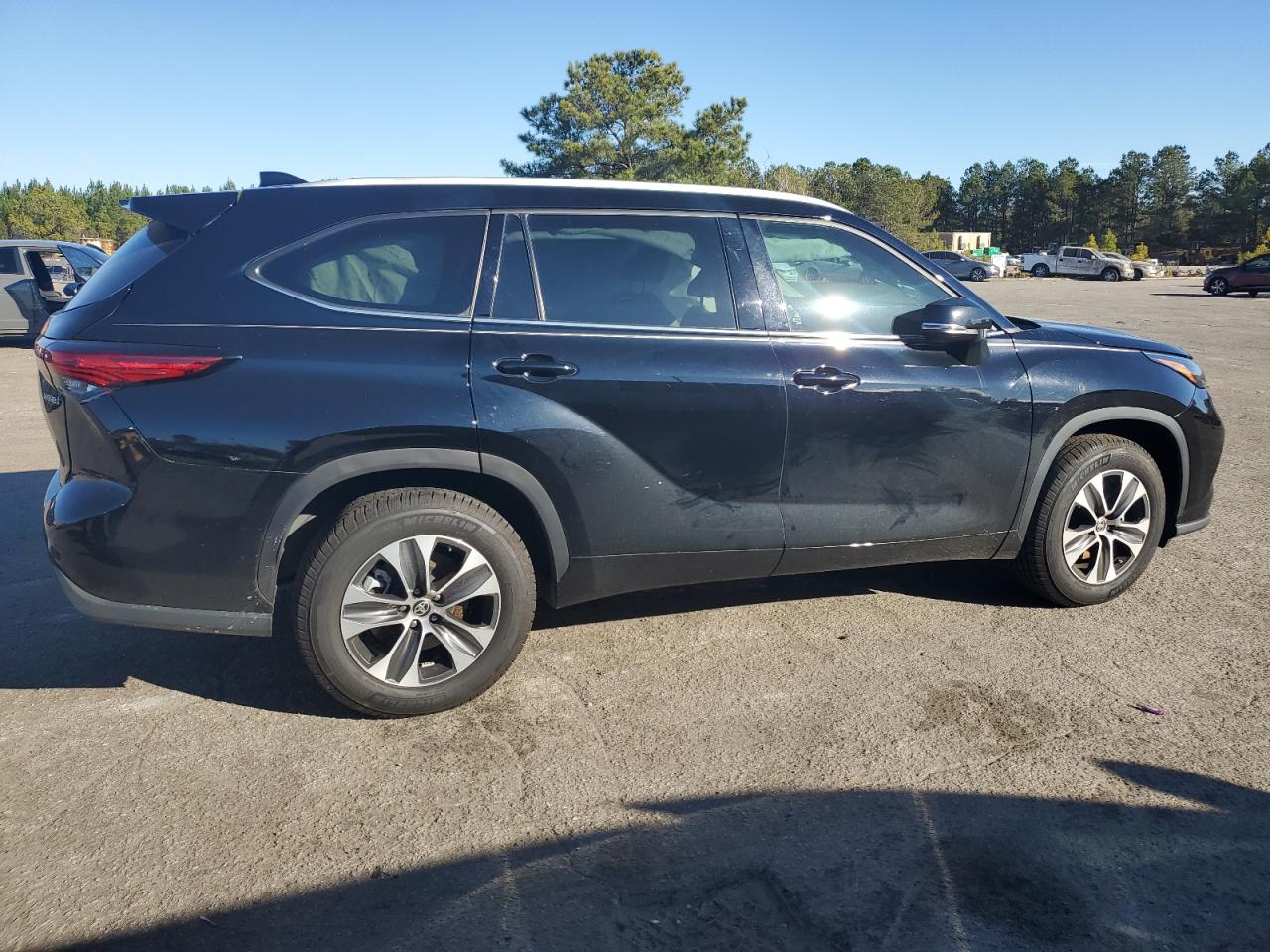 2022 TOYOTA HIGHLANDER HYBRID XLE VIN:5TDGARAH7NS514663