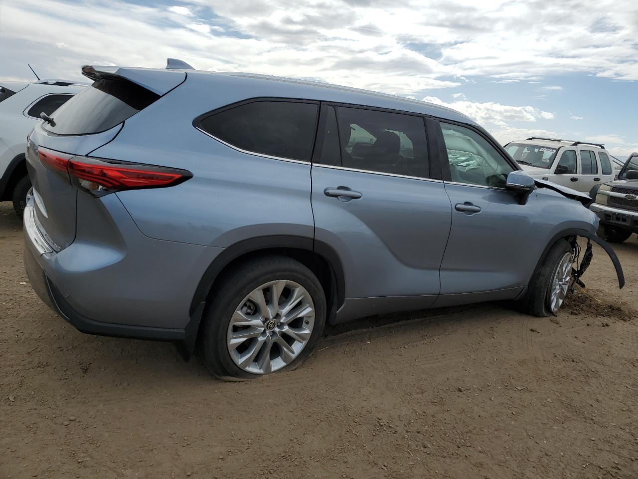 2022 TOYOTA HIGHLANDER LIMITED VIN:5TDDZRBH9NS223687