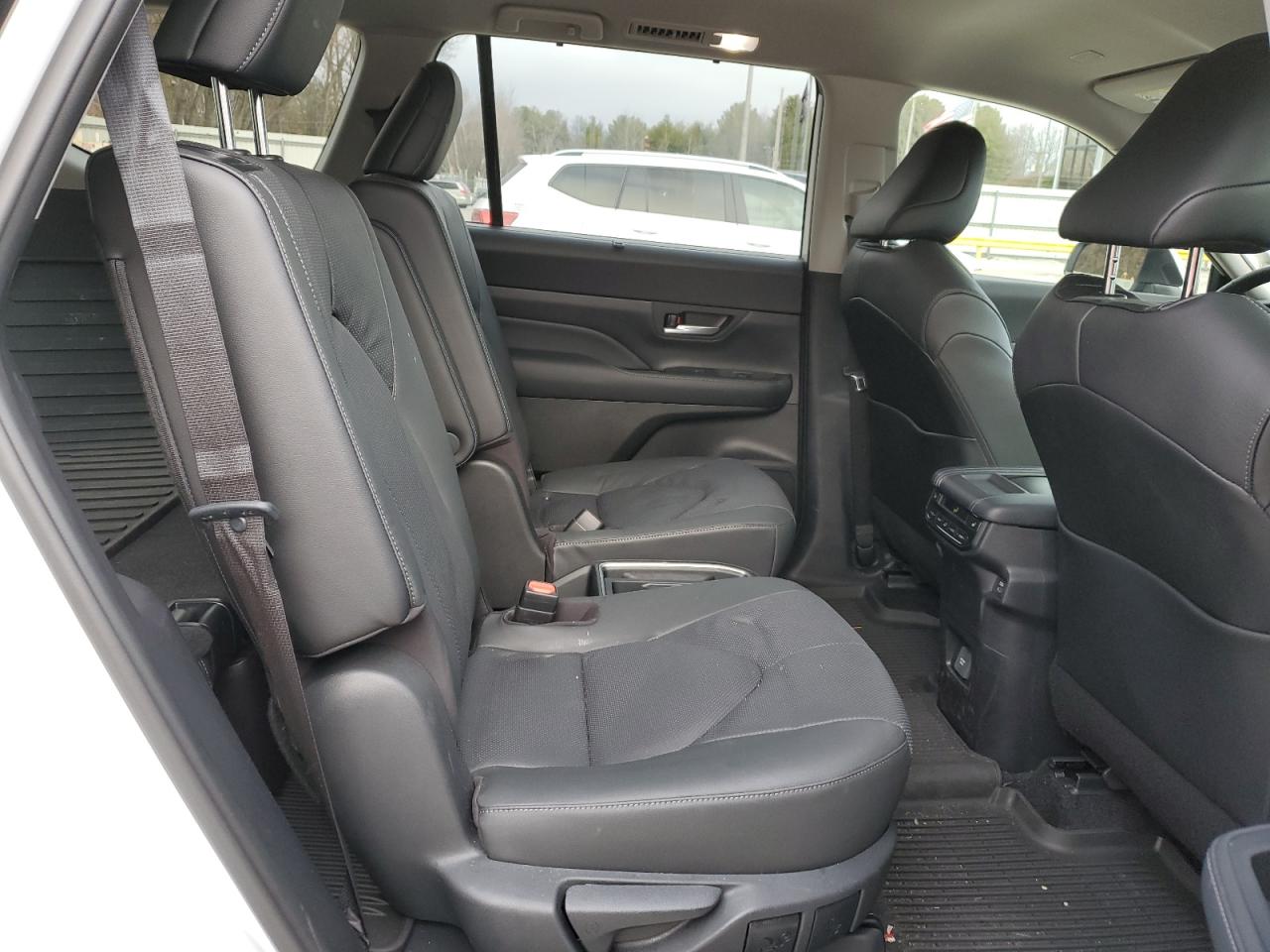 2024 TOYOTA GRAND HIGHLANDER XLE VIN:5TDAAAB59RS040670