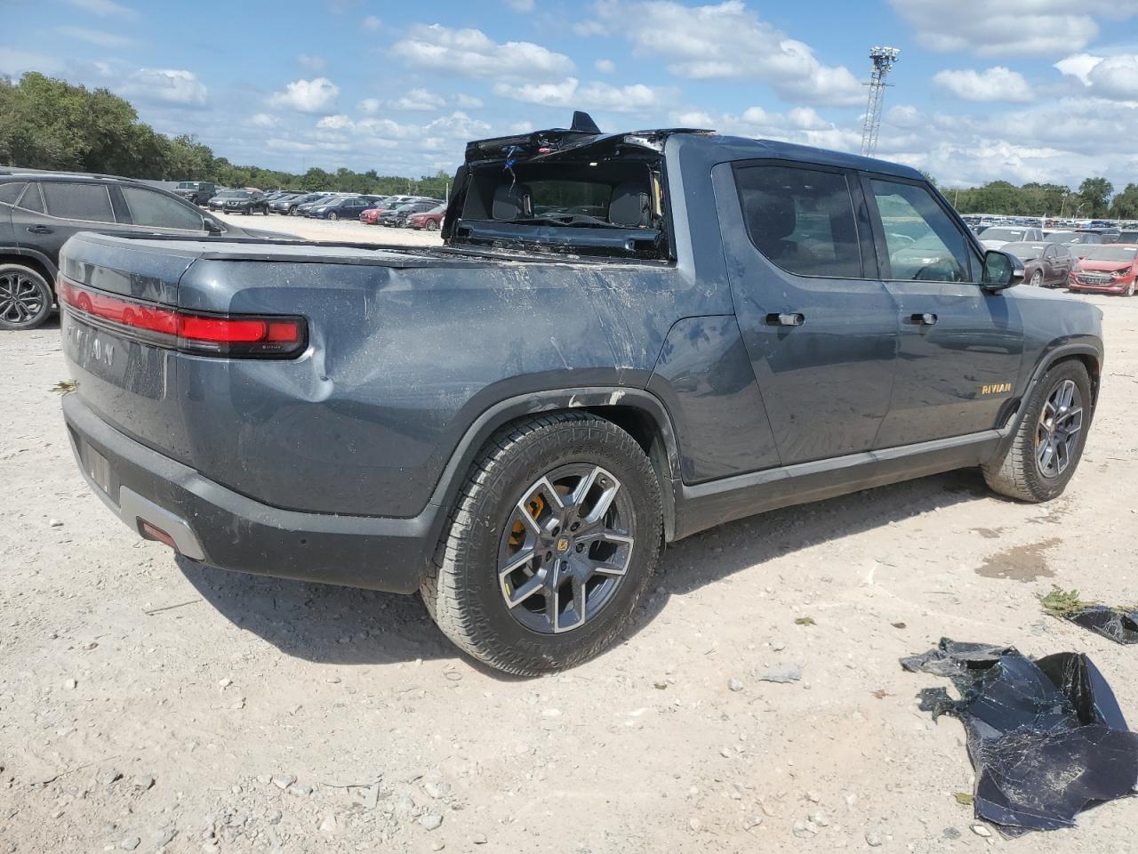 2022 RIVIAN R1T ADVENTURE VIN:7FCTGAAA3NN010838