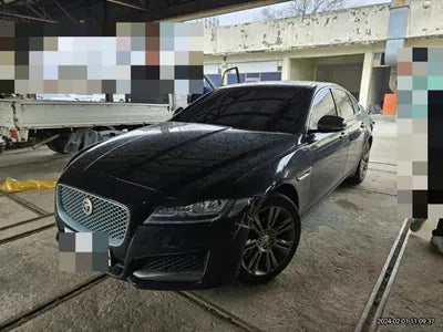 2016 Jaguar XF VIN: