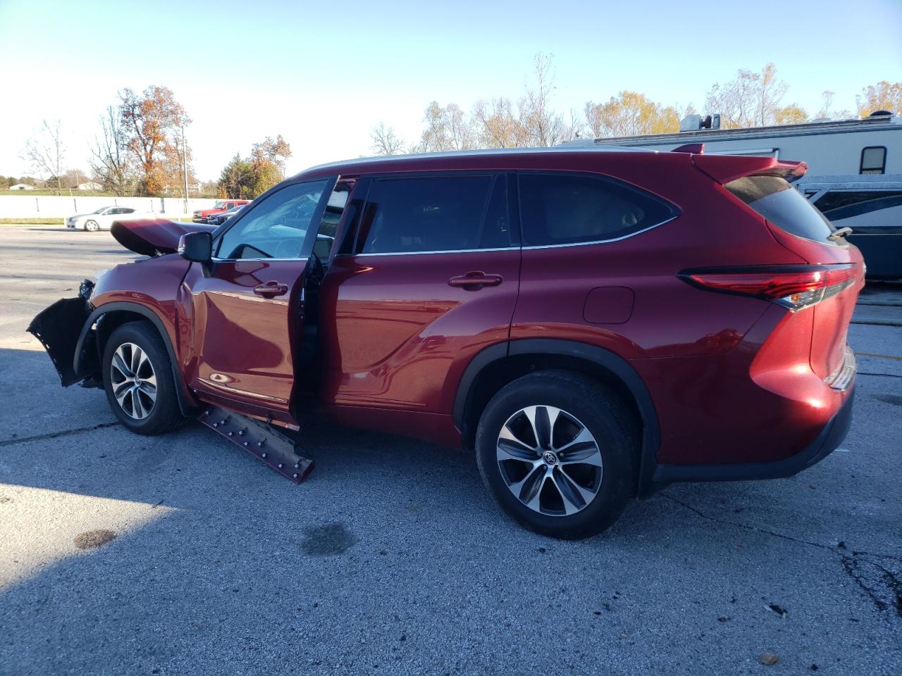 2022 TOYOTA HIGHLANDER XLE VIN:5TDGZRBH4NS183905