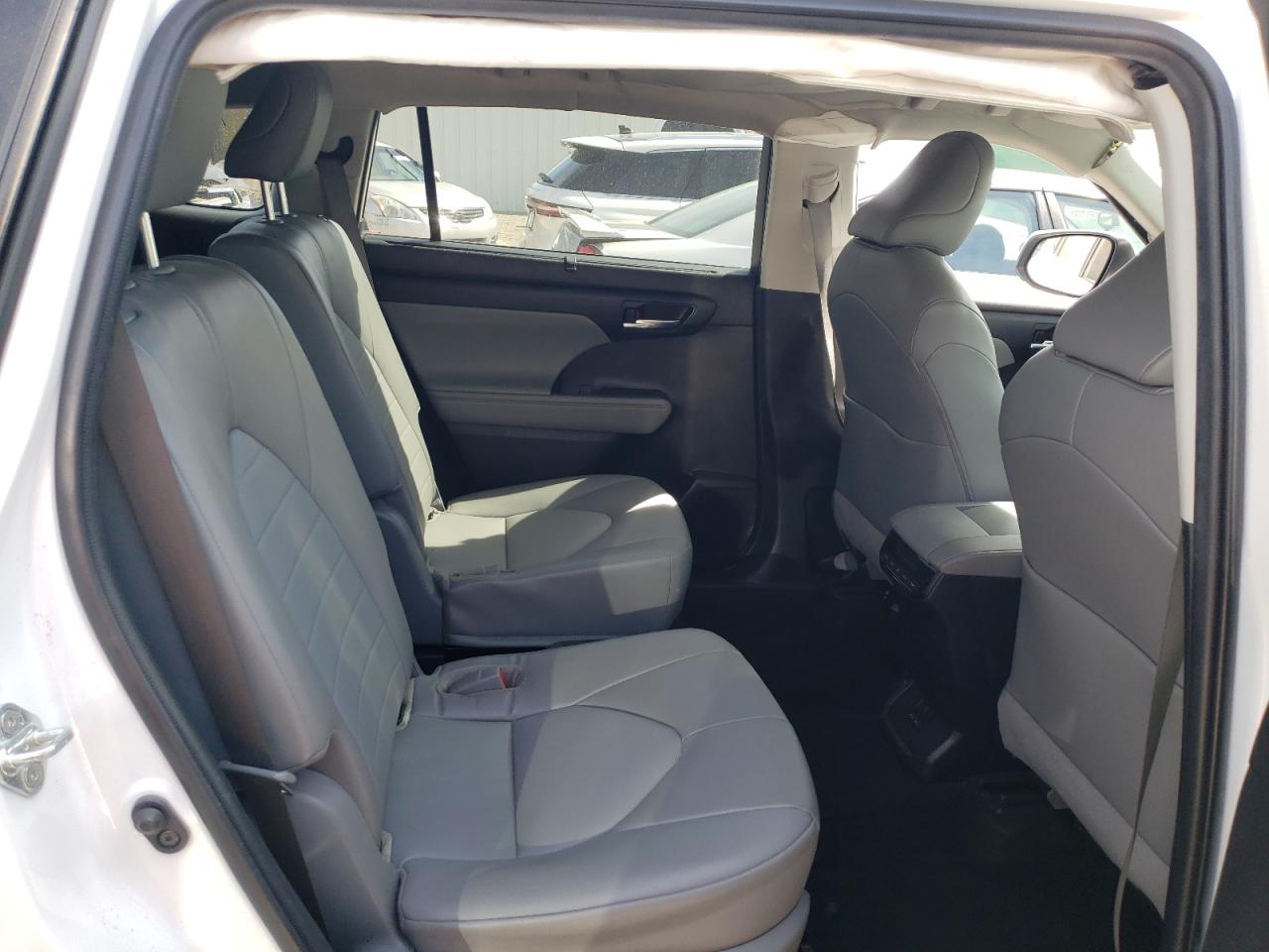 2022 TOYOTA HIGHLANDER XLE VIN:5TDGZRBH7NS576913