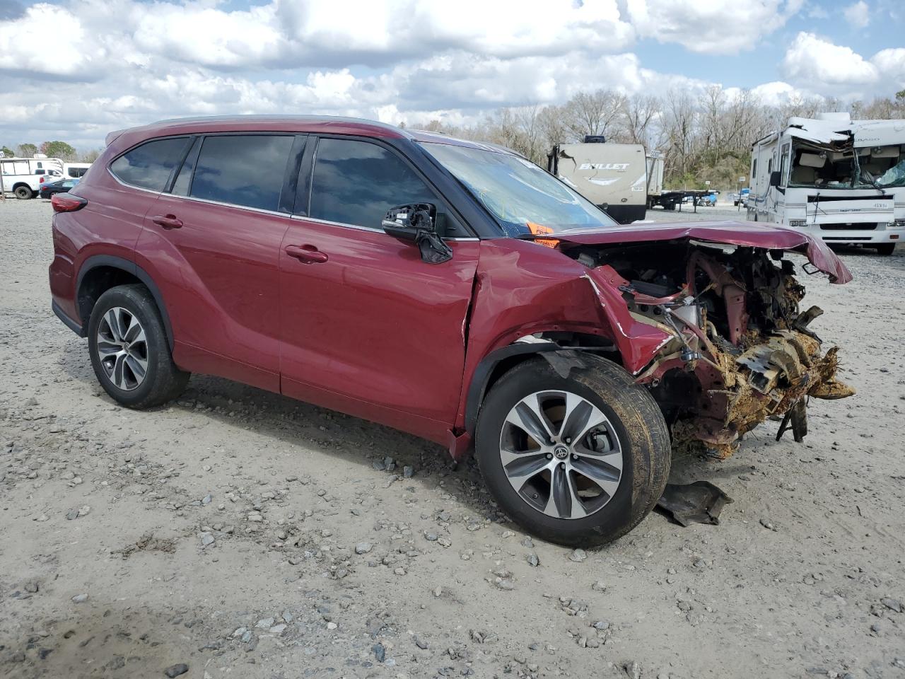2022 TOYOTA HIGHLANDER XLE VIN:5TDGZRAH6NS553429