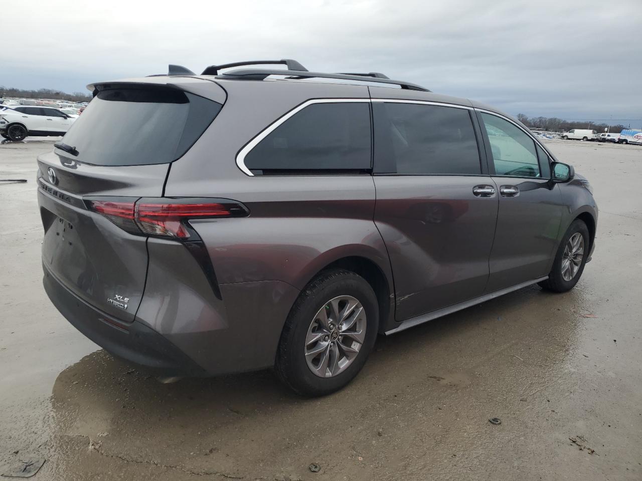 2022 TOYOTA SIENNA XLE VIN:WA1L2AFP4GA036046