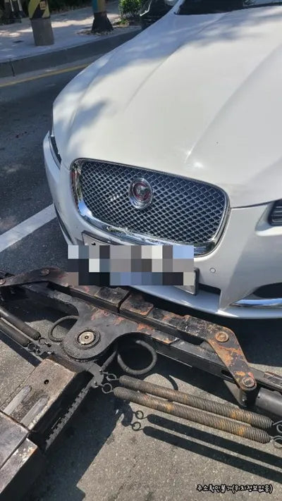 2015 Jaguar XF VIN: