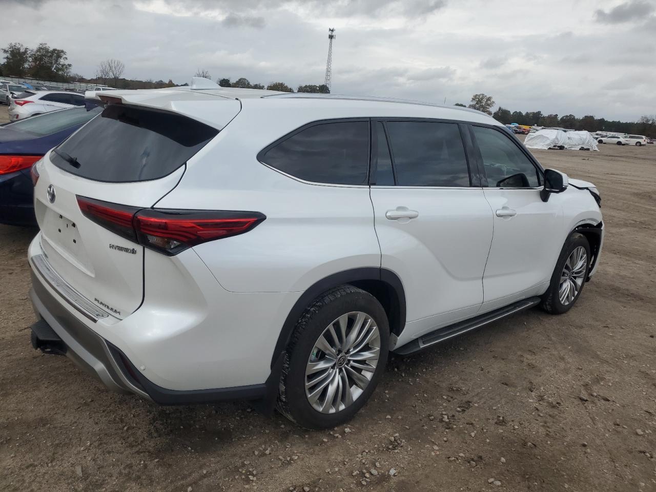 2023 TOYOTA HIGHLANDER HYBRID PLATINUM VIN:5TDFARAH9PS021369