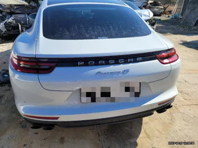 2018 Porsche Panamera VIN: