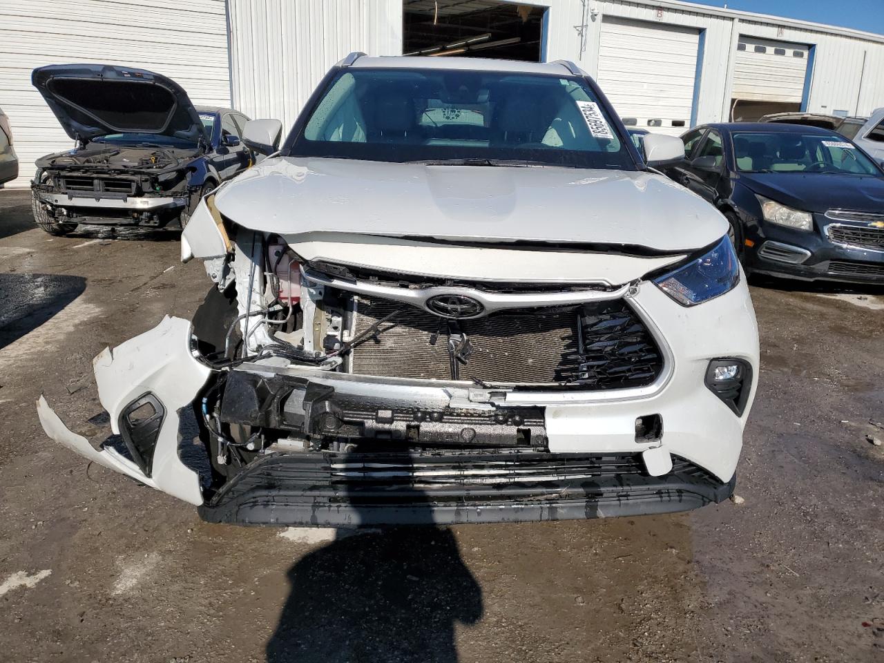 2022 TOYOTA HIGHLANDER XLE VIN:5TDGZRAH7NS125174