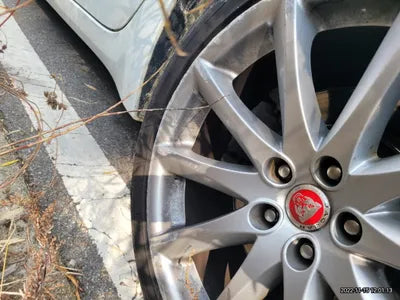 2016 Jaguar XJ SAJAA229XGNV99979 VIN:SAJAA229XGNV99979