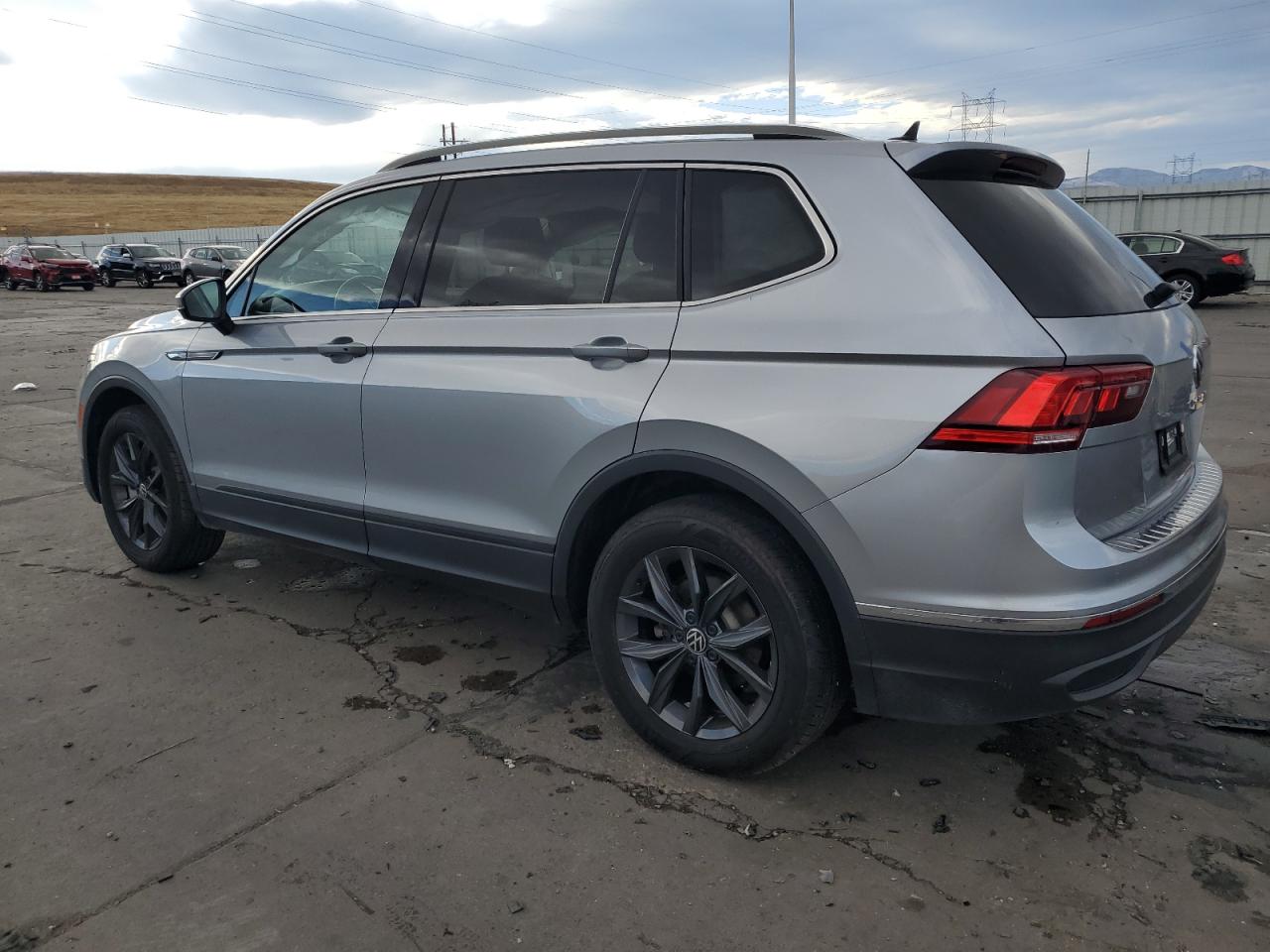 2022 VOLKSWAGEN TIGUAN SE VIN:3VV2B7AX1NM099084