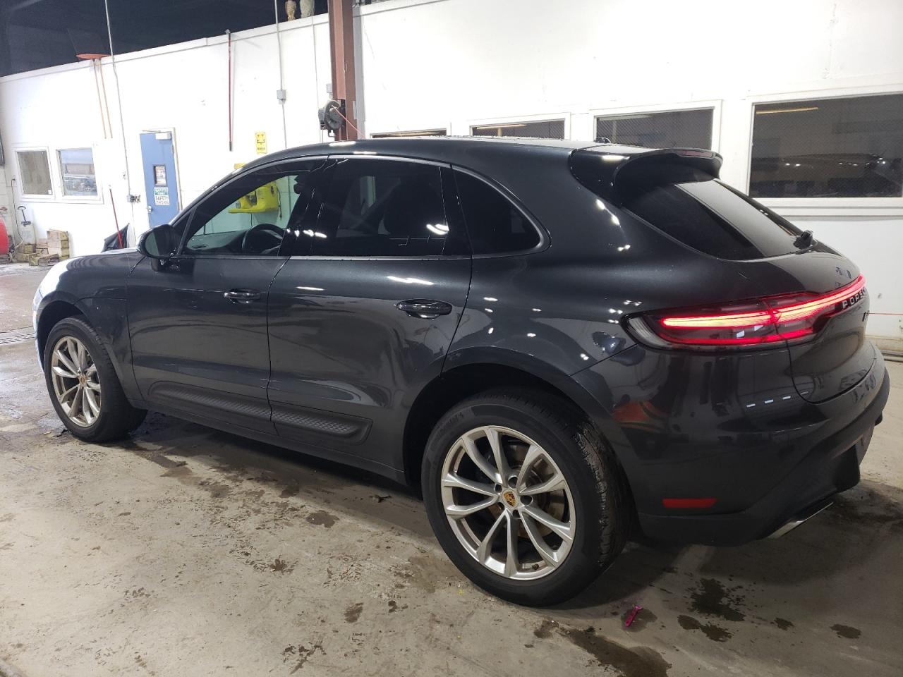 2022 PORSCHE MACAN  VIN:WP1AA2A57NLB10801