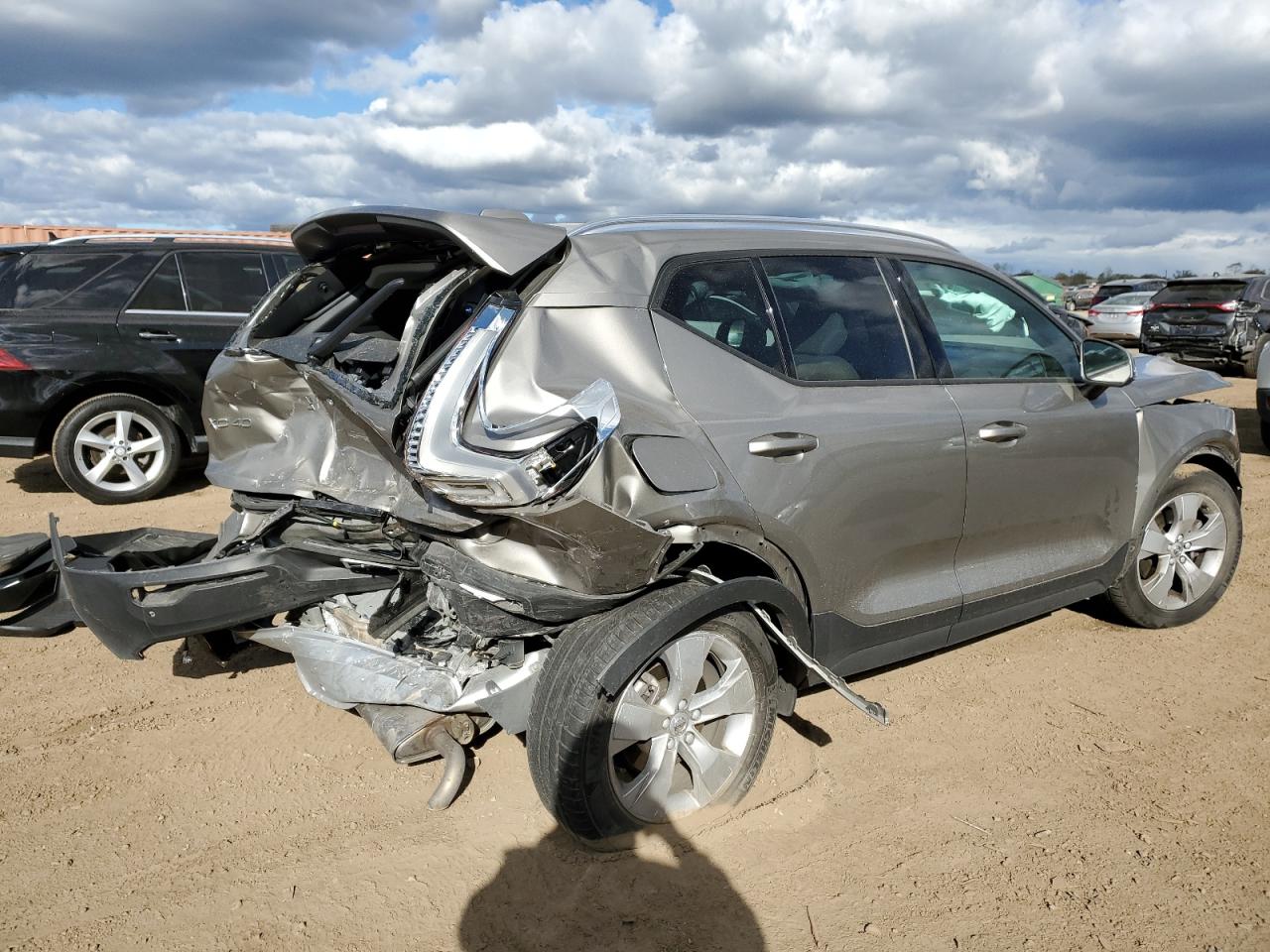 2022 VOLVO XC40 T5 MOMENTUM VIN:YV4162UK2N2733590