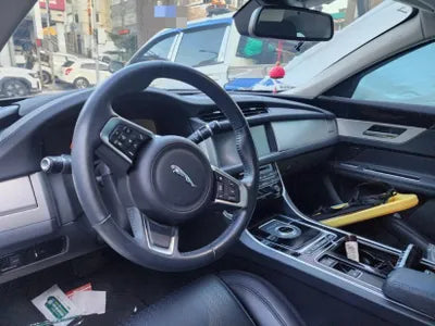2018 Jaguar XF VIN: