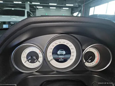 2015 Mercedes-Benz E 220 VIN: